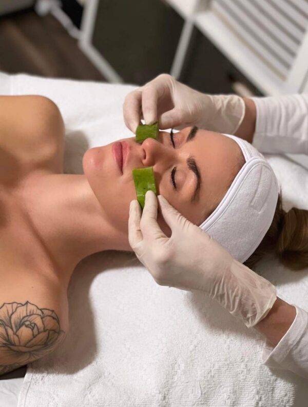 17.Organic Aloe Vera Facial