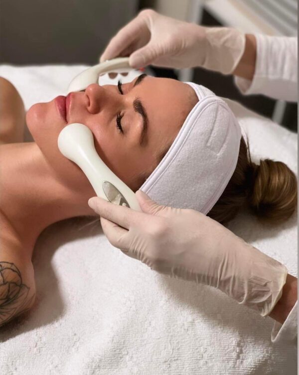 16.Organic Contouring & Rejuvenating Facial Massage
